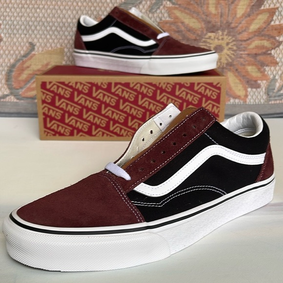 Vans Men’s Old Skool
Color Block Black/Brown
VN0007NTYS8
Sneakers - Picture 3 of 16